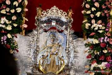 Máxima expectación en la bajada de la Virgen del Pino (Foto Antonio Alí)